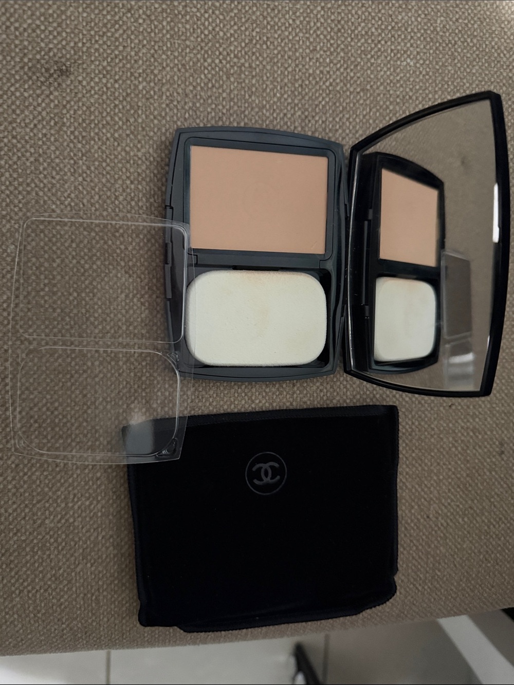 CHANEL Compact Pressed Setting Powder - Light Beige & Black Case